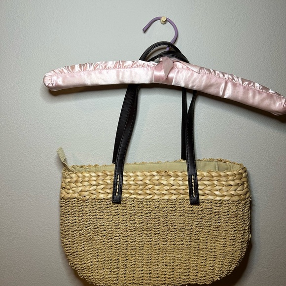 Sun And Sand Handbags - Chic Tan Woven Shoulder Bag with Brown Straps